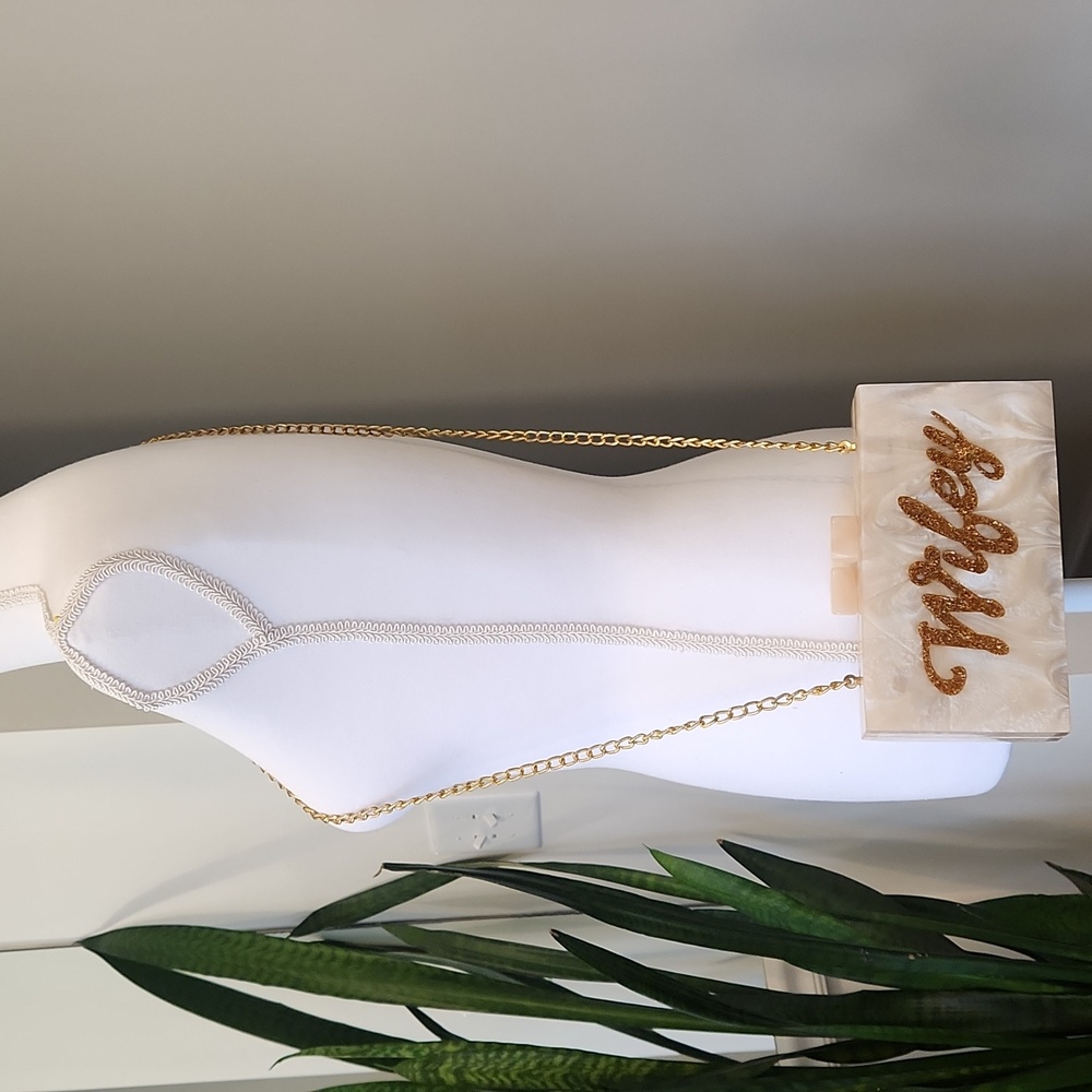 LULU NYC Wifey Acrylic Clutch Purse Gold Chain Strap - Picture 16 of 17